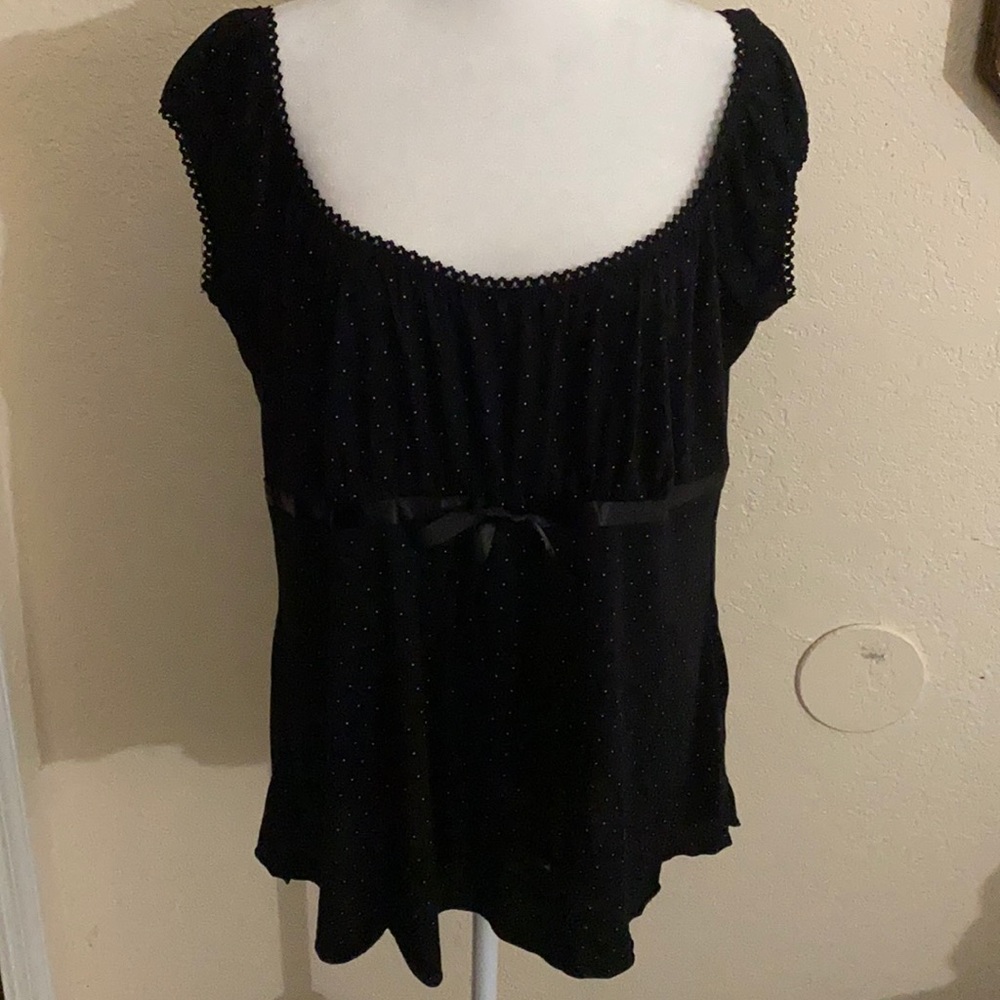 Julies Closet black top with white polka dots. 1X